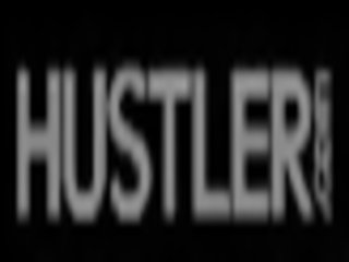 Hustler: fabulous білявка отримує вдарив з a великий ремінець на пеніс