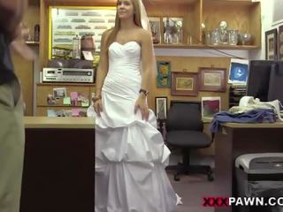 En bröllop klänning går till till en hämnas fan