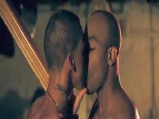 Homosexuální hudba klip na rihanna-rude b-y
